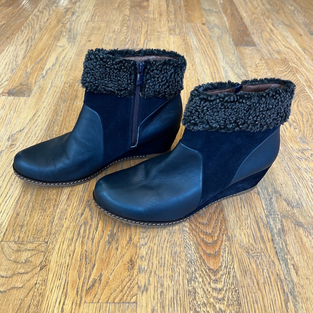 Eric Michael suede and leather wedge heeled ankle bootie in navy, size EU 39